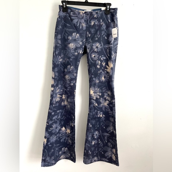 🌟FREE PEOPLE Penny Pull-On Printed Flare Jeans-Navy Combo-Size 27-28-29 - Picture 12 of 15